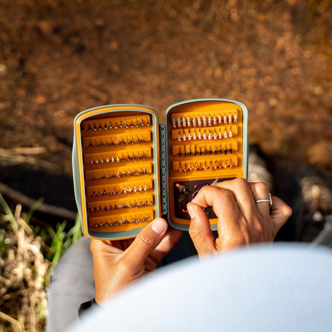 Fishpond Tacky Pescador Fly Box MagPad Small Smoke Grey Image 10